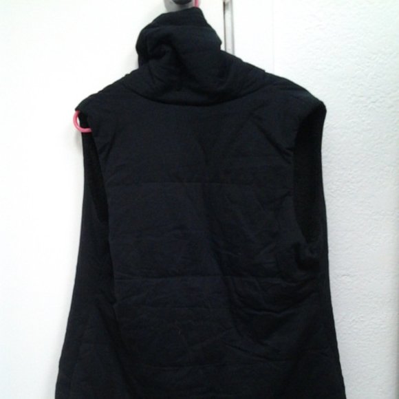 UGG Bexley Shearling Vest - Picture 3 of 10